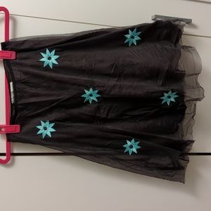 Vintage skirt with beautiful embroidered floral details